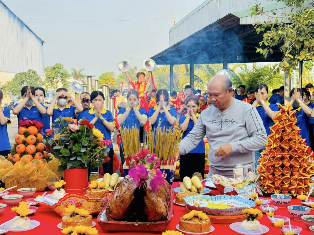 Khai trương