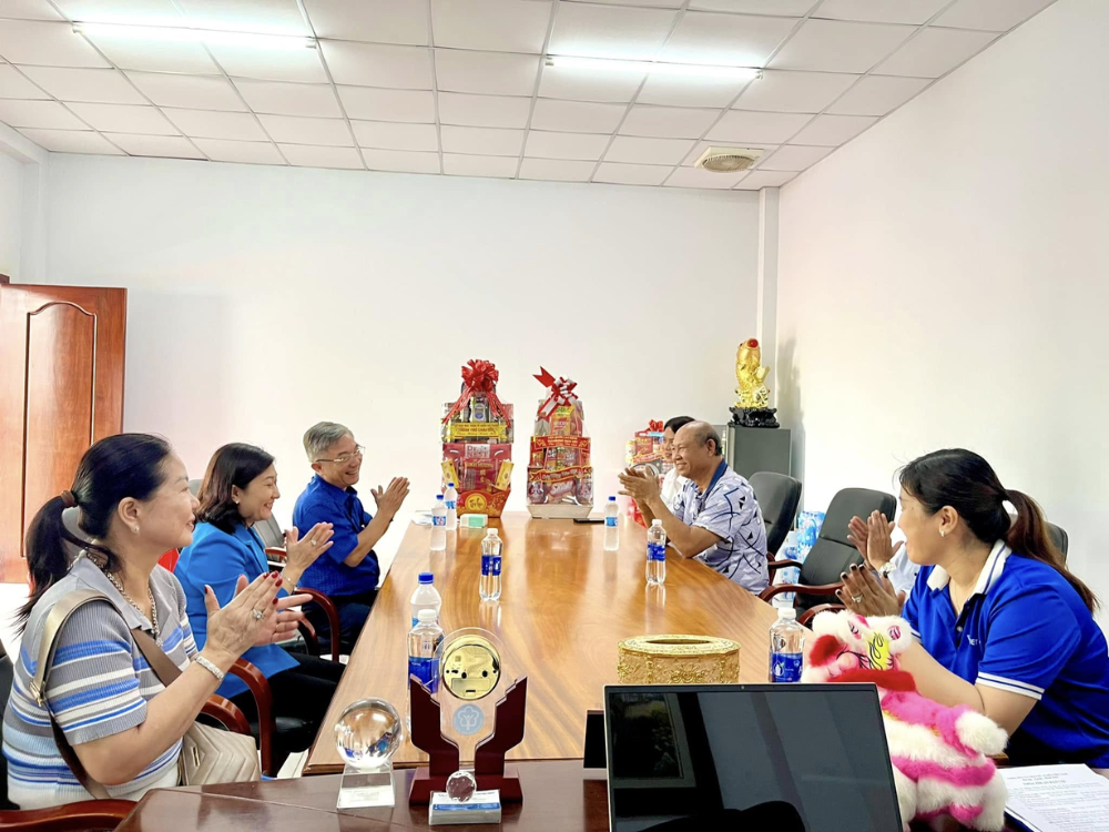 Đón tiếp ban thường vụ thành uỷ thành phố châu đốc